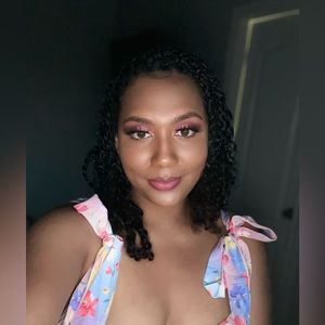 Meet your Posher, Dejaneira